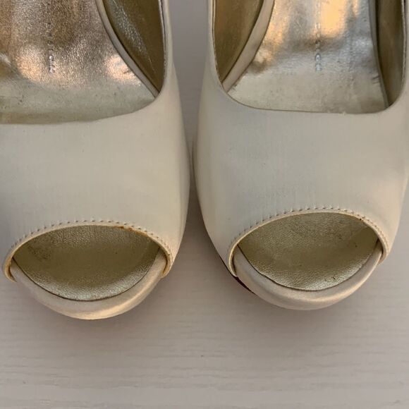 Giuseppe Zanotti Ivory Satin Wedding Peep Toe Crystal Heels Sz EU 37 US 7 Bridal - Picture 4 of 12